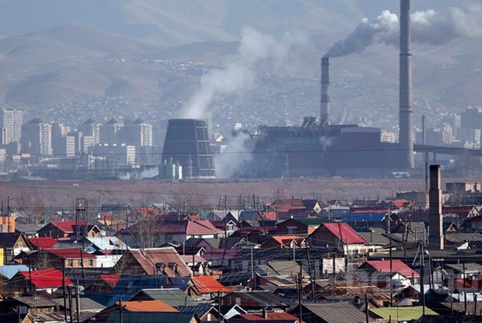 Нийслэлийн агаарын бохирдол багассан ч автомашины бохирдол дараагийн сорилт болж байна