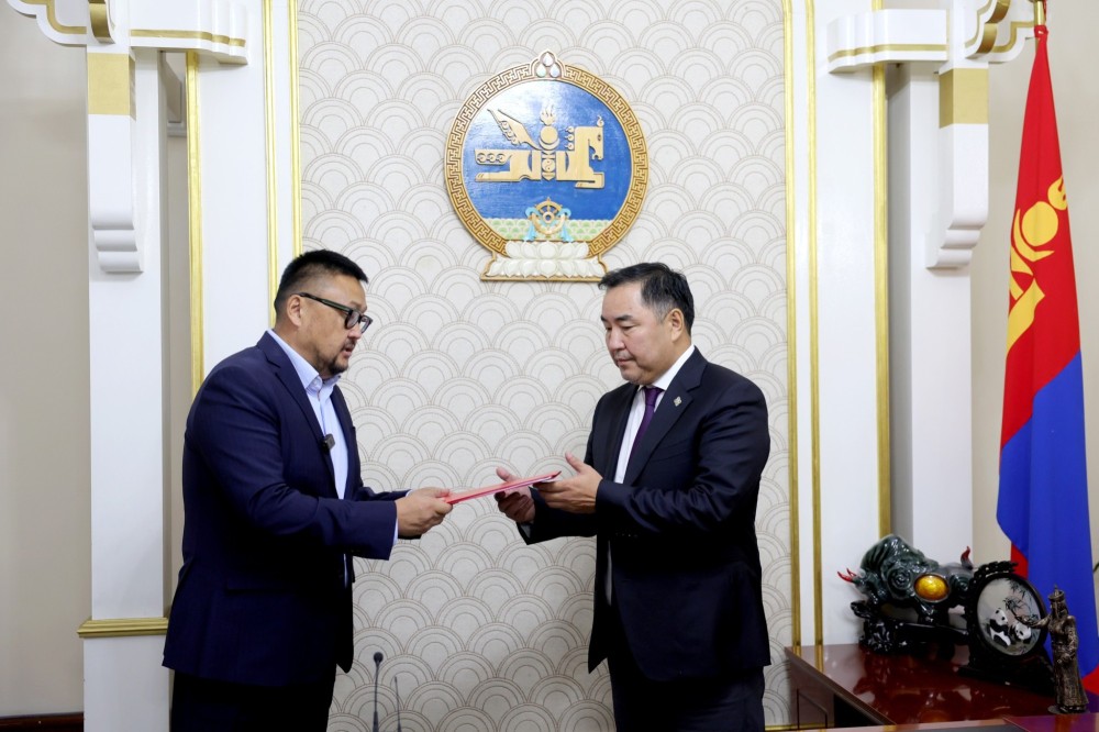 УИХ-ын дарга Д.Амарбаясгаланг огцруулах тухай тогтоолын төслийг өргөн барилаа