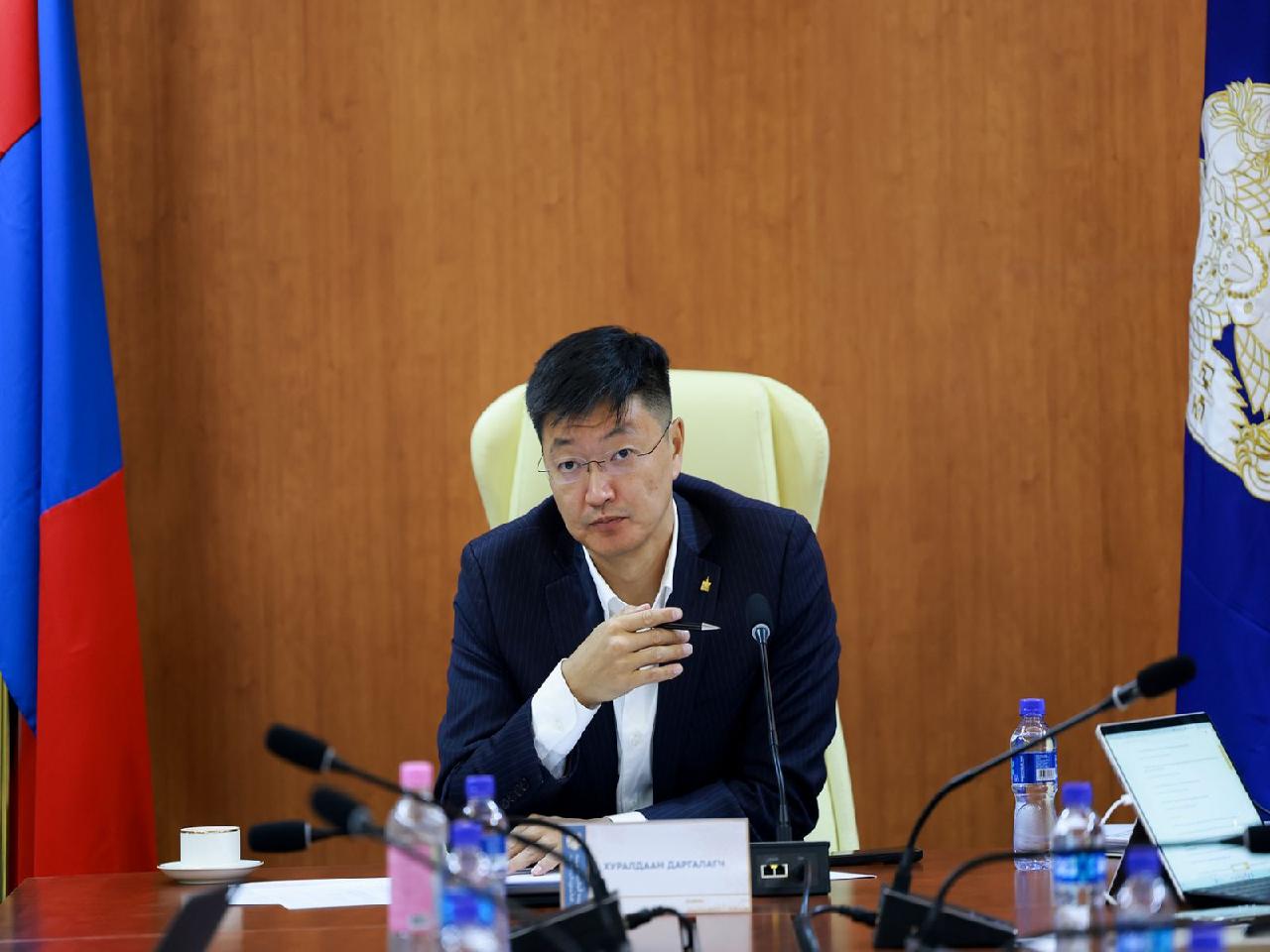 800 айлын орон сууцаар Баянхошуу болон Шархад дэд төвүүдэд 33.8 орчим га талбарыг чөлөөлж 4200 айлын орон сууцны төслийг 2025-2030 онд хэрэгжүүлнэ