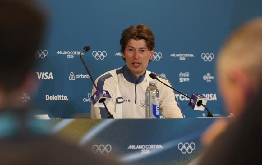 Олимпын медаль хүртсэнийхээ дараа найз бүсгүйгээ араар тавьснаа зарлажээ