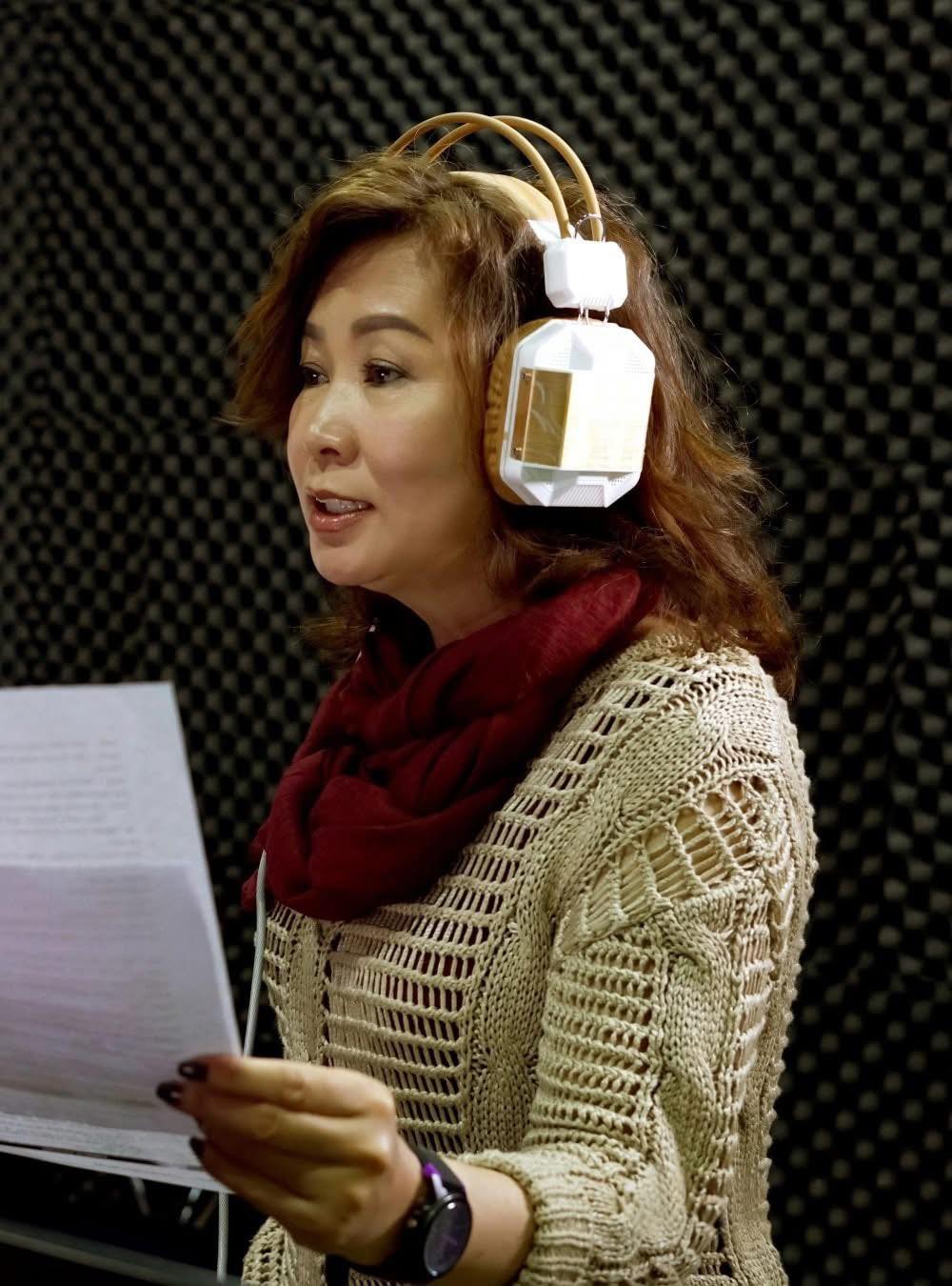 Дуу оруулагч, жүжигчин О.Оюун МУГЖ цолоор энгэрээ мялаалаа