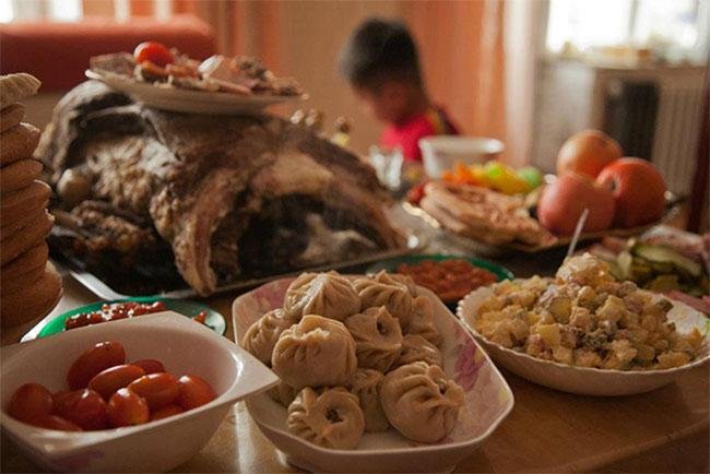 Тэтгэврийн зээл: Цагаан сар ахмадуудыг өрийн дарамтад оруулдаг