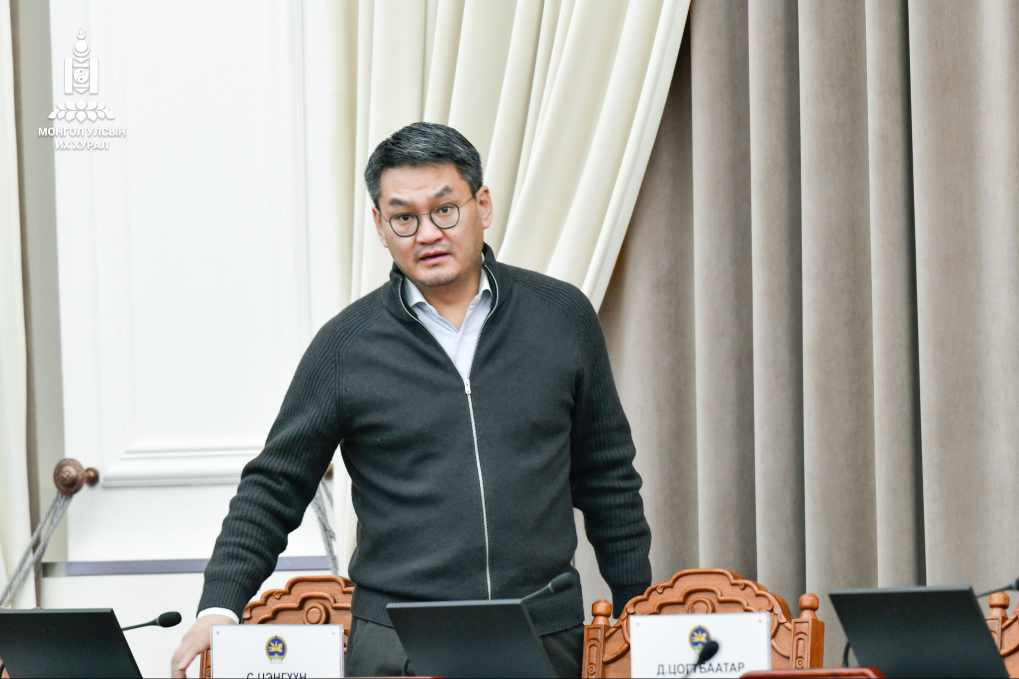 УИХ-ЫН ГИШҮҮН Э.ШИЖИР: "УЛСЫН ИХ ХУРАЛ ТАРВАЛ ТАРЪЯ, ТАРАХ САНААЧЛАГЫГ БИ ГАРГАЯ"