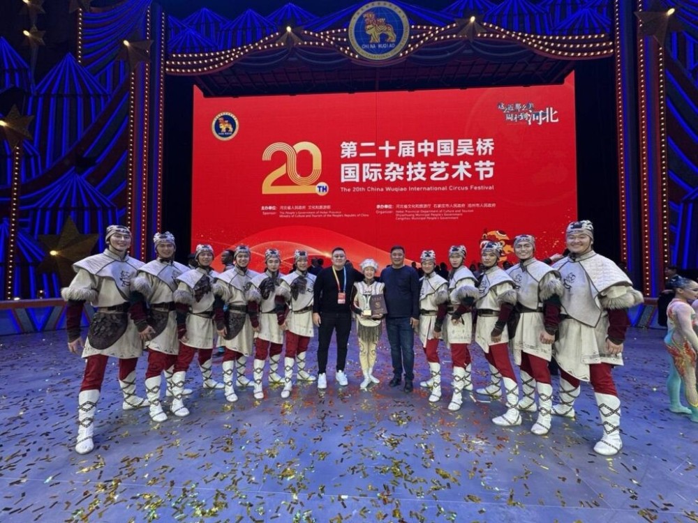 Дэлхийн циркчдийн A зэрэглэлийн тэмцээнээс Монголын циркчид "Хүрэл арслан" цом хүртлээ