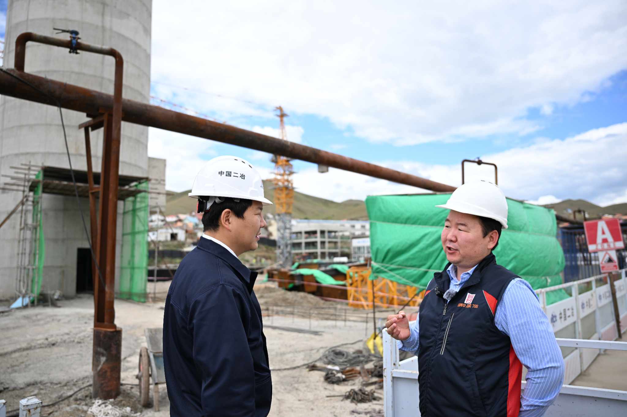 Дамбадаржаад 1973 айлын орон сууц барина