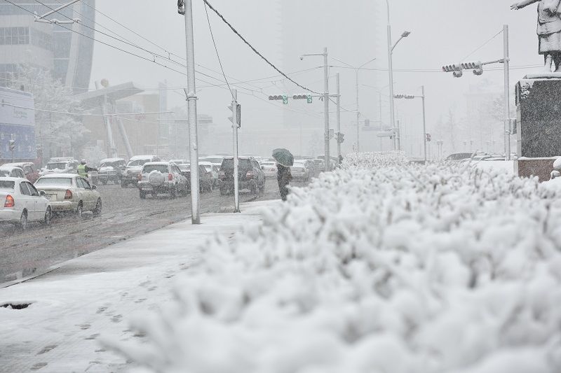 Эрс хүйтэрч, ихэнх нутгаар салхи шуургатай байхыг анхаарууллаа